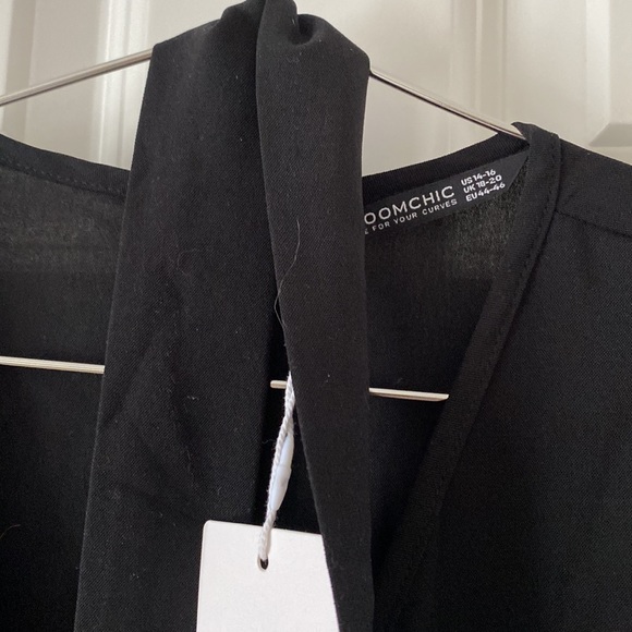 Bloomchic Short-sleeved Jumpsuit - Picture 2 of 4